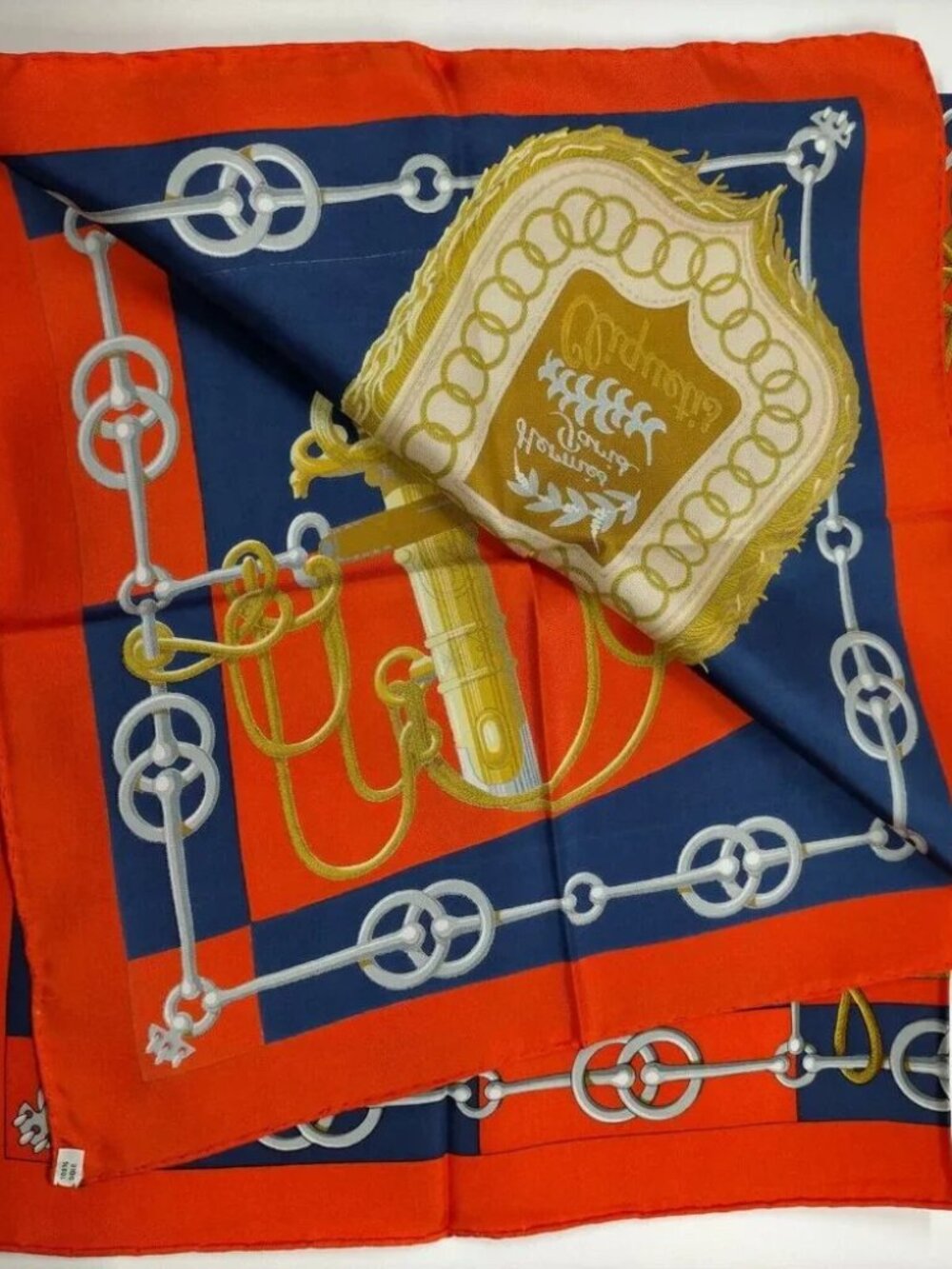 Like New Authentic Hermes scarf Carre 90 Red Silk100% - Picture 6 of 6